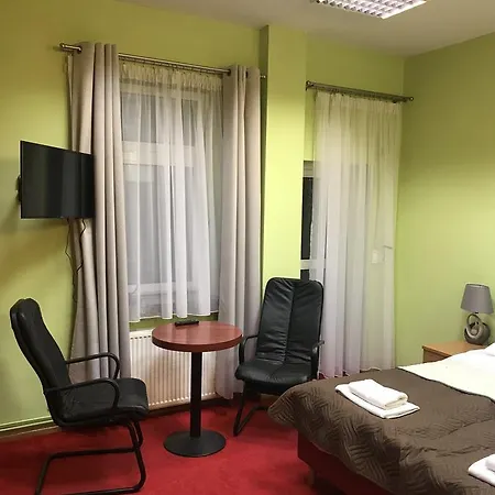 Aplauz Hostel *
